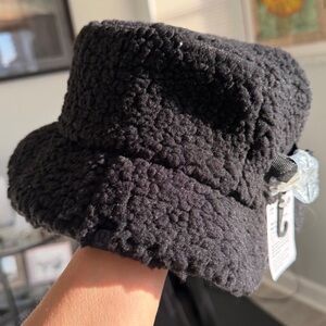 Lululemon Athletica Black Fleece Bucket Hat